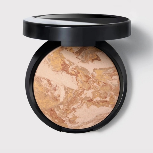 Laura Geller Other - Laura Geller Baked Balance-N-Brighten Color Correcting Foundation: Medium, NWOB